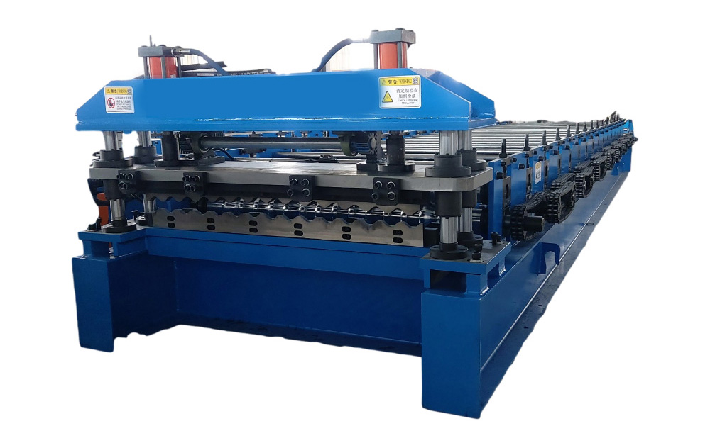 Corrugated roof panel roll forming machine