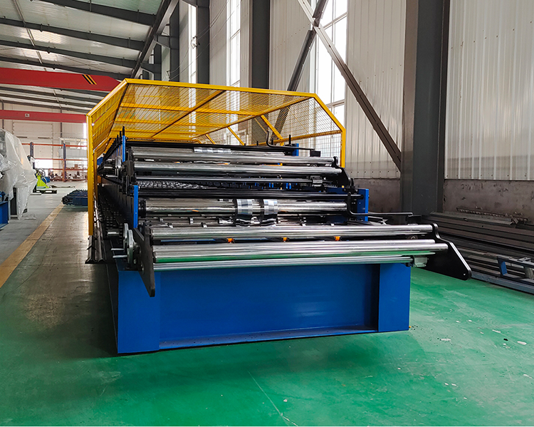 Double layer roof sheet roll forming machine