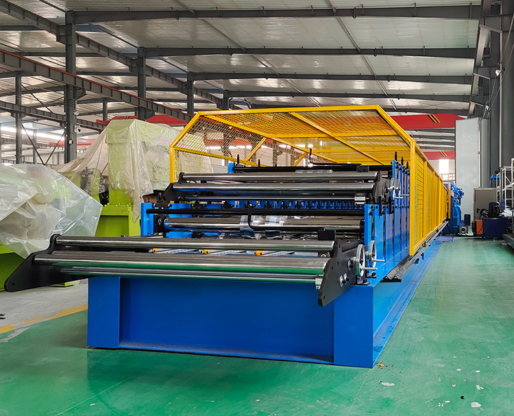 Double layer roof sheet roll forming machine