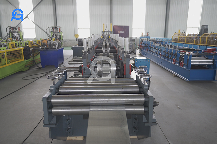 Automatic C Z two in one purlin roll forming machine