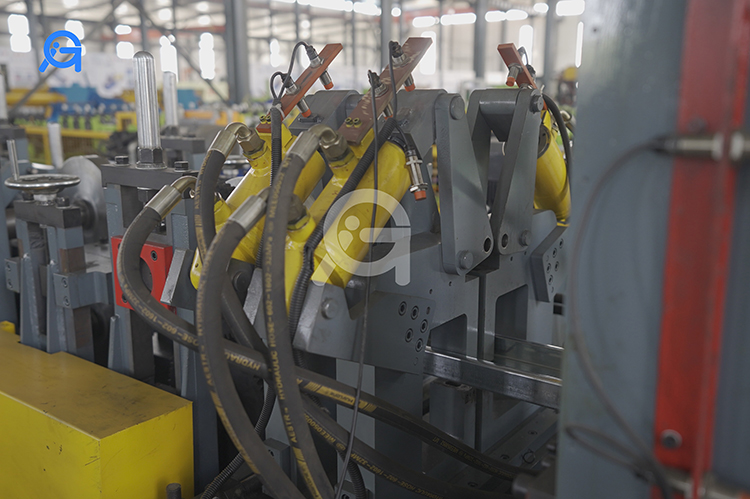 Automatic C Z two in one purlin roll forming machine